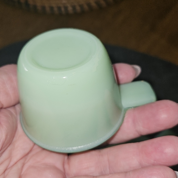 Vintage Jadeite Measuring Cups 1/2 And 1/4 - Picture 9 of 9